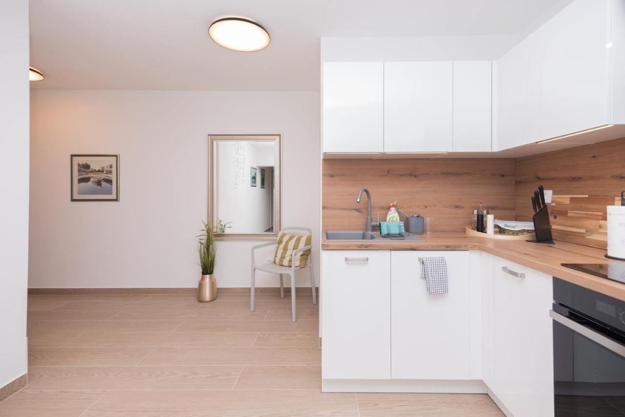 Apartment Emmi Omiš Eksteriør billede