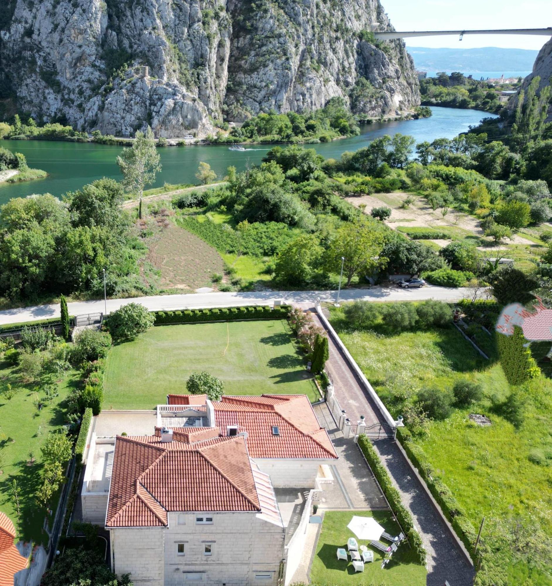 Apartment Emmi Omiš Eksteriør billede